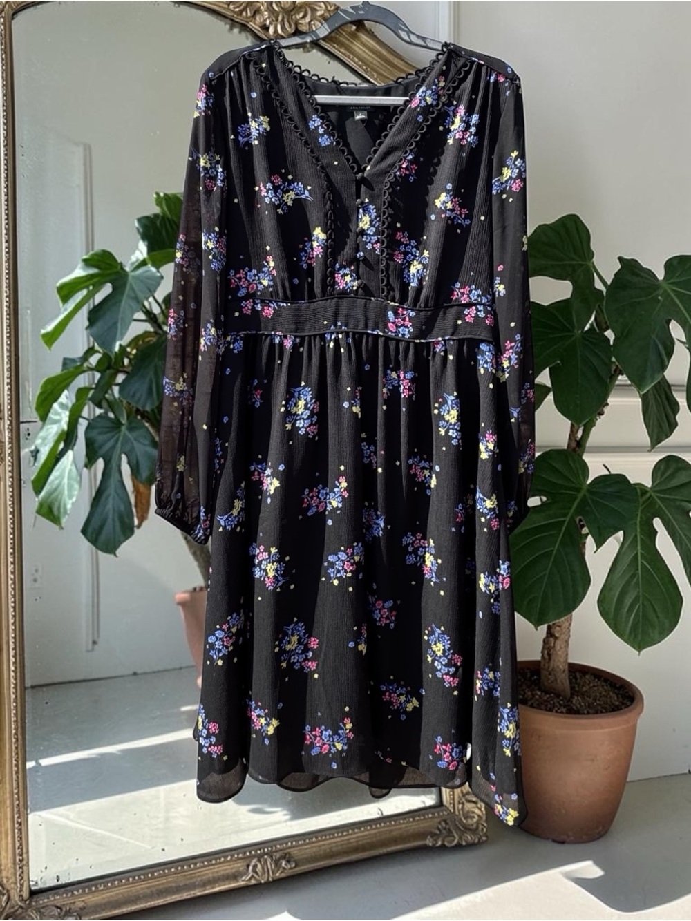 Ann Taylor Black Floral Long-Sleeve V-Neck Midi Dress Sz 8